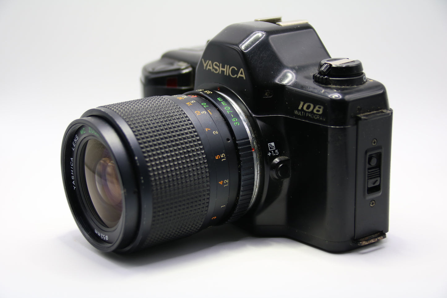 Yashica 108 multi program + 35-70mm